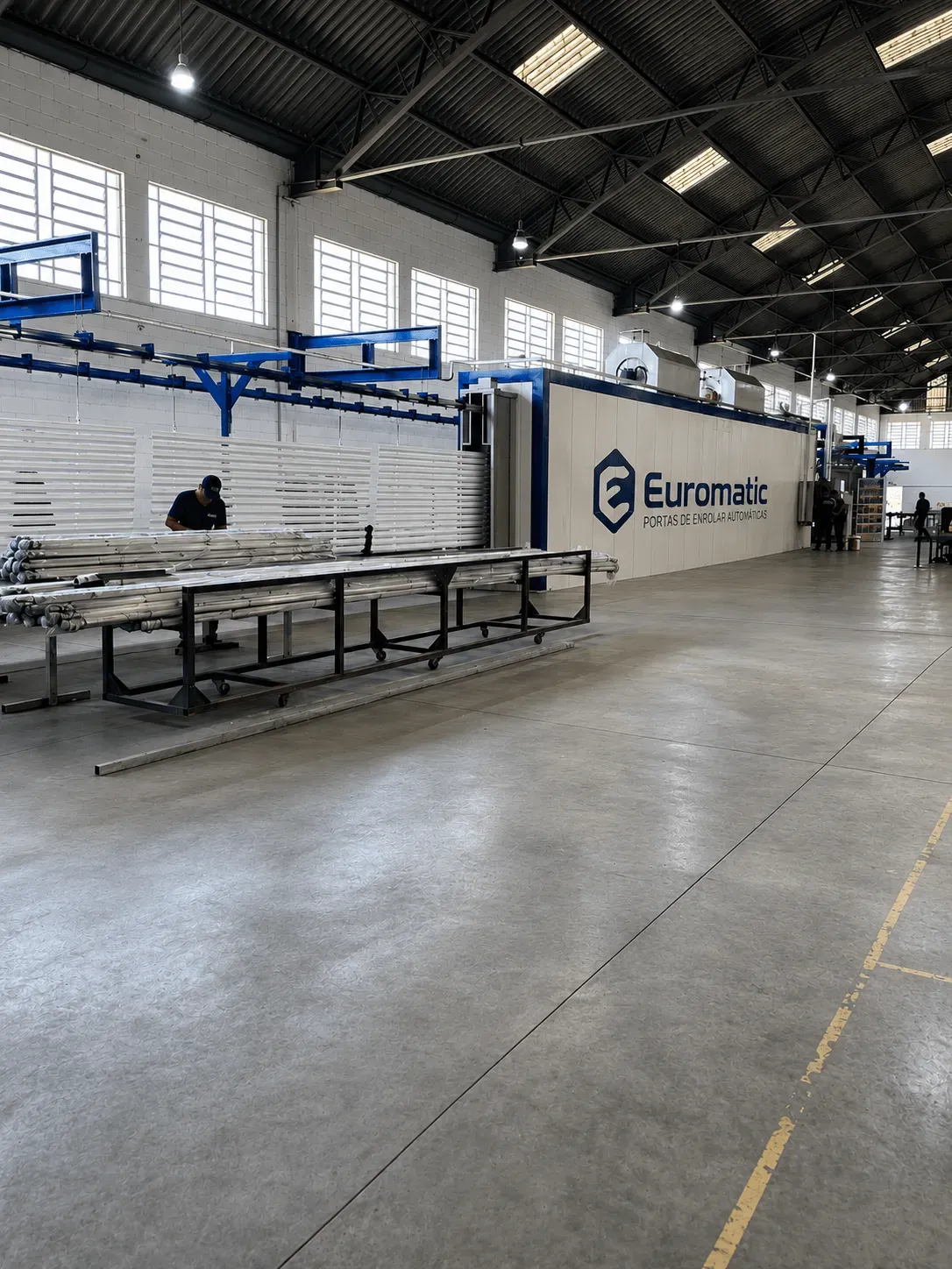 Linha de pintura eletrostática industrial de portas na fábrica Euromatic